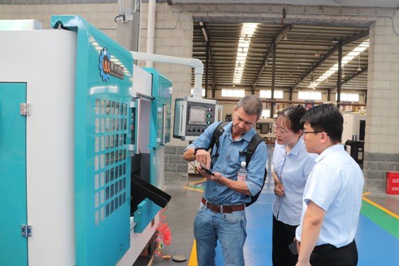 巴西客戶深入考察萬利公司-圓鋸機贏得國際贊譽